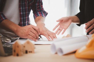 Contrato reforma integral de piso. Firma entre cliente y reformista.