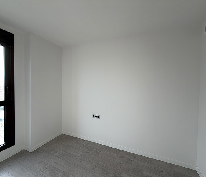 Dormitorio sin amueblar en una vivienda de obra nueva en Barcelona.
