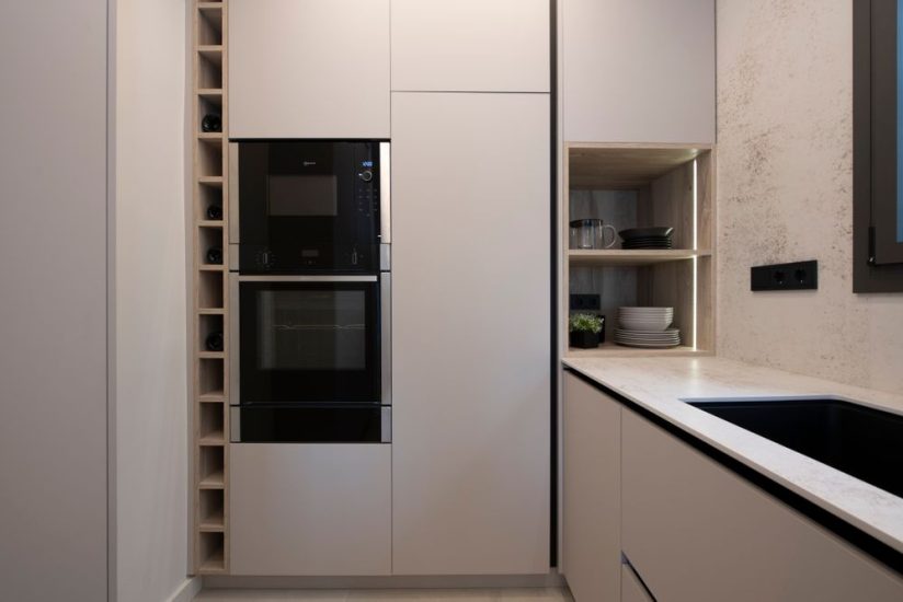 Muebles columna electrodoméstico, y botellero vertical de una columna.