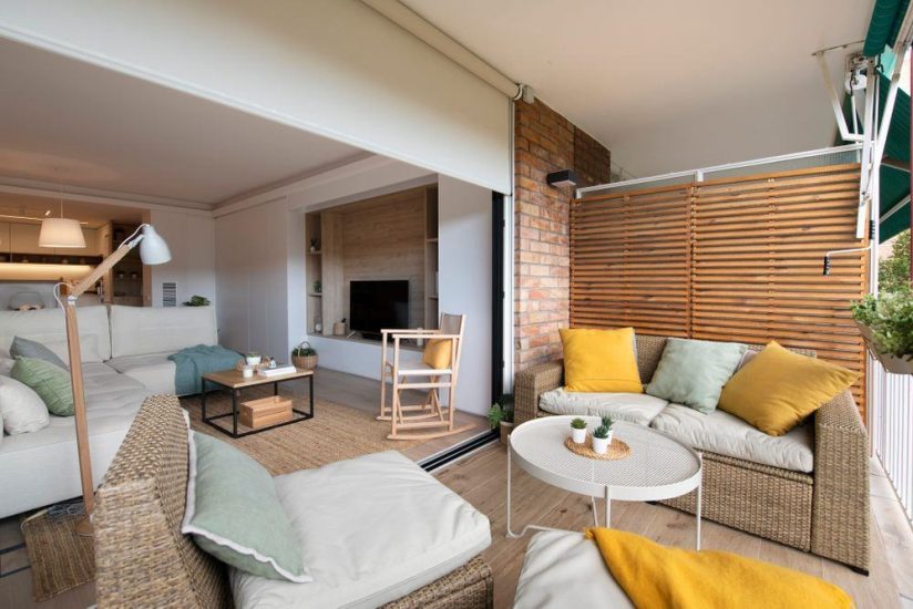 Vistes del saló des de la terrassa. Reforma realitzada per Sincro a Barcelona