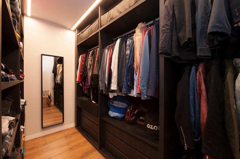 Vestidor con mueble Tegar Mobel en color negro