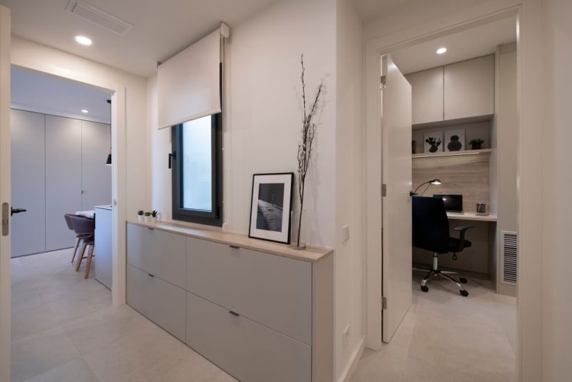 Distribuidor pasillo con mueble zapatero